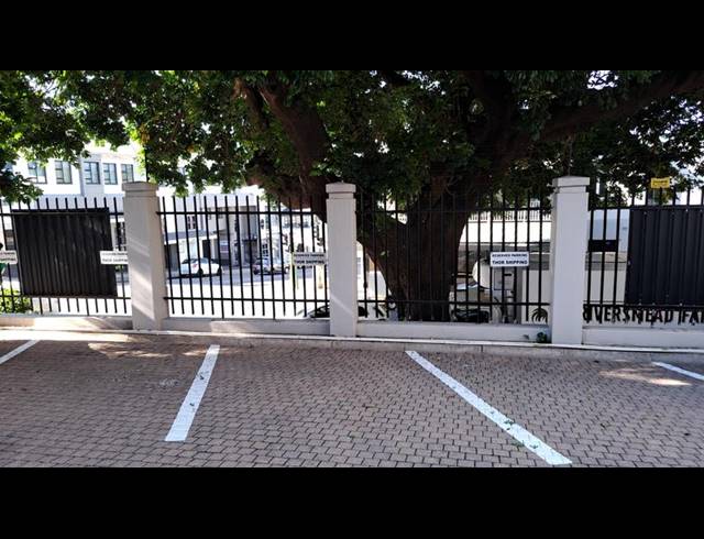 BUSINESS PROPERTY TO RENT IN ESSENWOOD